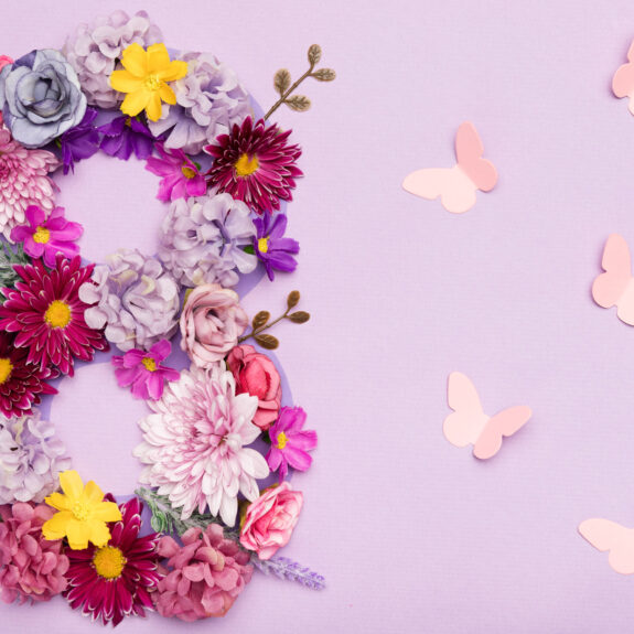 Фабрика Априори поздравляет женщин с 8 Марта