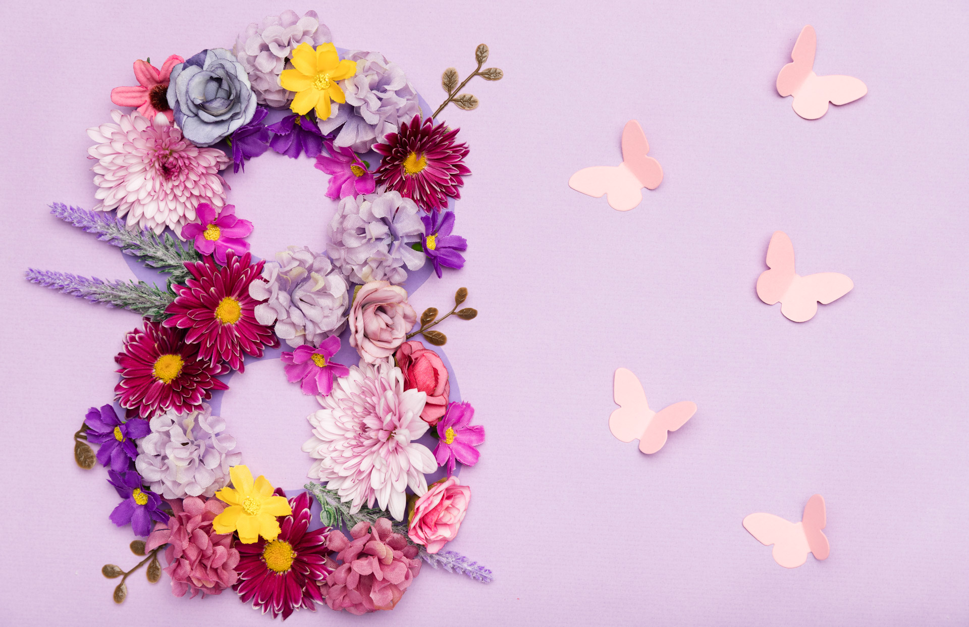 Фабрика Априори поздравляет женщин с 8 Марта